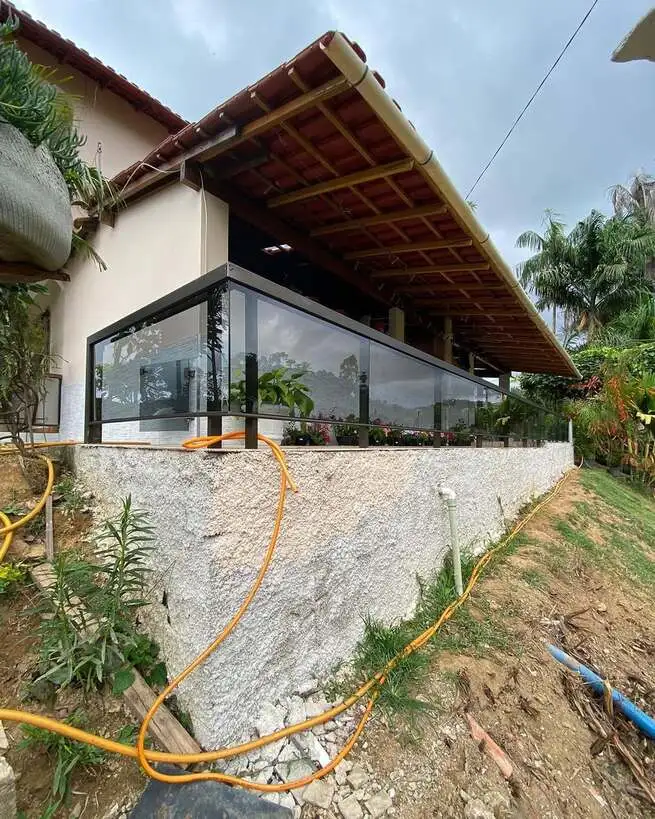 Guarda-corpo de vidro em Nova Odessa para desnível residencial